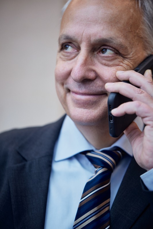 Dr.-Ing. Markus Ring im Gespräch am Telefon